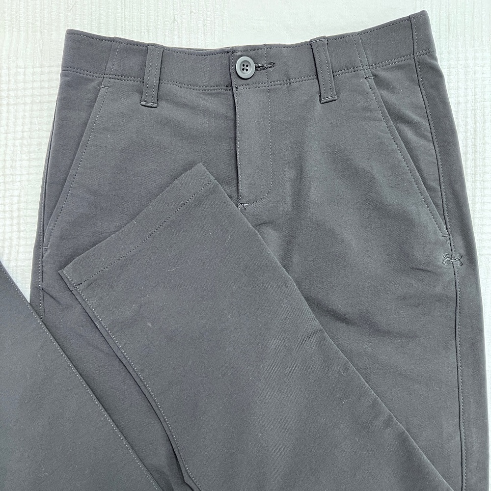UNDER ARMOR  performance khaki pants size 12 BOYS BLACK